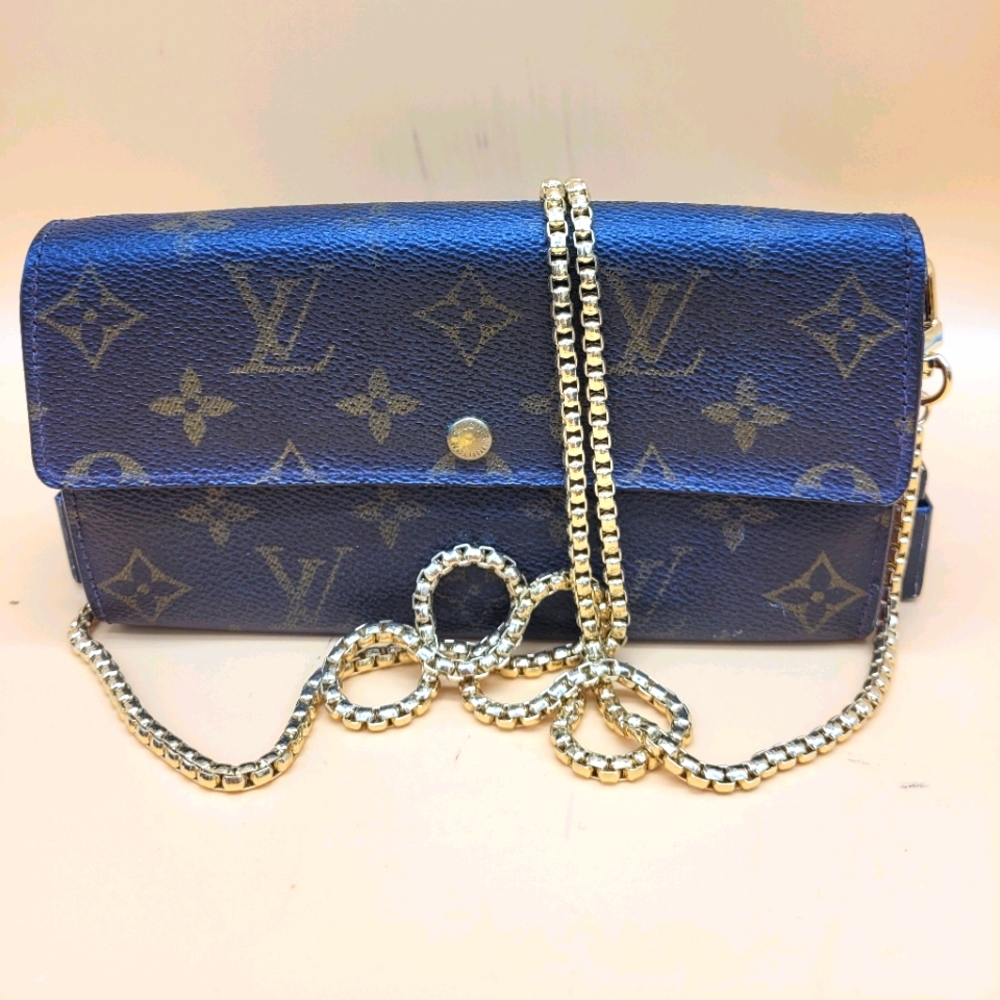 Auth. Louis Vuitton Sarah Long Wallet in Chain
